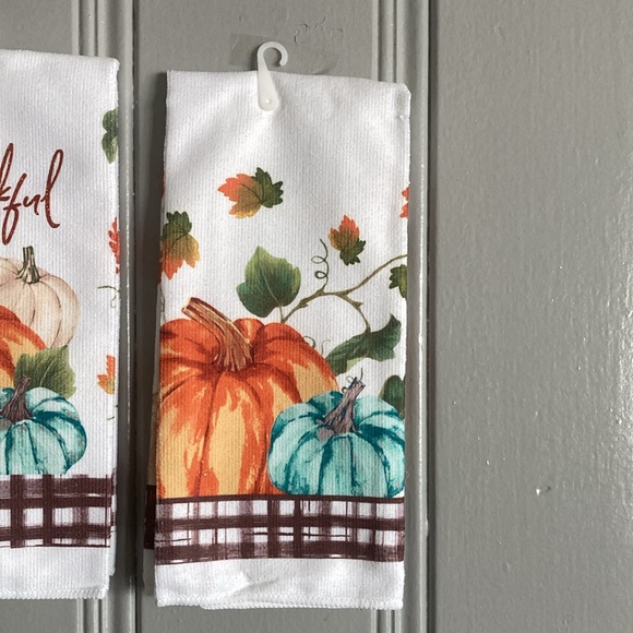 NWT-Set of 3- Cream, Blue & Orange Fall Pumpkins & Thankful Kitchen Towels 25x15 - Picture 9 of 17